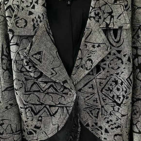 NWOT ‼️HP‼️COUPE CROPPED PRINT BLAZER SATIN AND LACE TRIM ON BOTTOM FULLY LINED - Picture 4 of 13